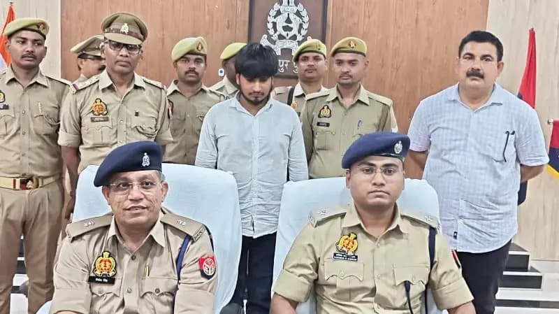 मीरजापुर में 3 पिस्टल के साथ शातिर असलहा तस्कर गिरफ्तार