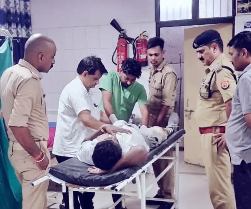 25 हजार का इनामी बदमाश पुलिस मुठभेड़ में घायल, साथी भी गिरफ्तार