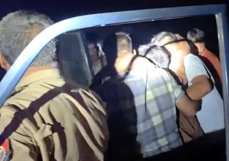 50 हजार के इनामी बदमाश को मुठभेड़ के बाद पुलिस ने दबोचा