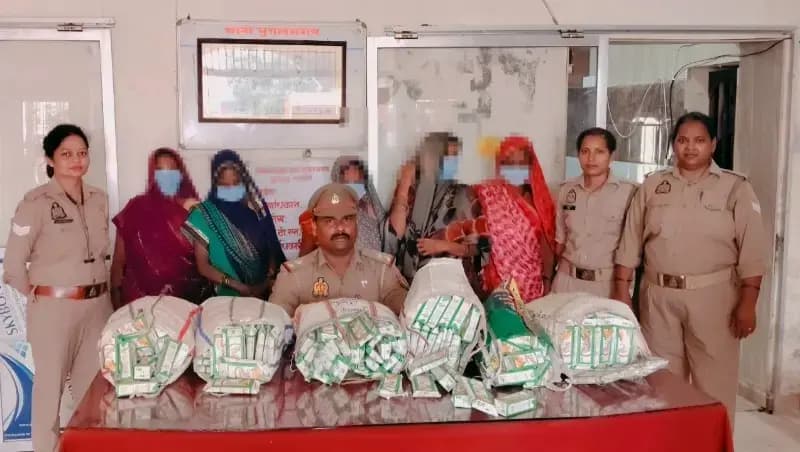 मुगलसराय पुलिस ने 70 लीटर देशी शराब के साथ पांच महिलाओं को किया गिरफ्तार