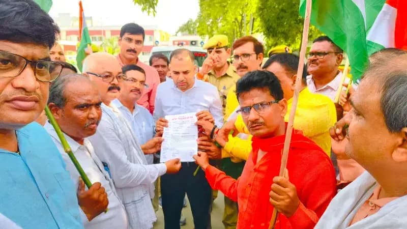 पुरानी पेंशन समेत विभिन्न मांगों को लेकर अटेवा ने निकाली तिरंगा यात्रा