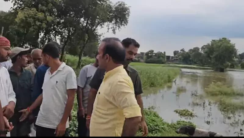विधायक ने बाढ़ प्रभावित गांवों का किया दौरा, राहत कार्यों का लिया जायजा