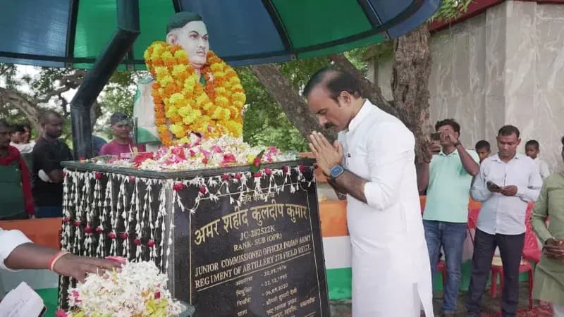 अमर शहीद कुलदीप मौर्य को विधायक ने दी श्रद्धांजलि