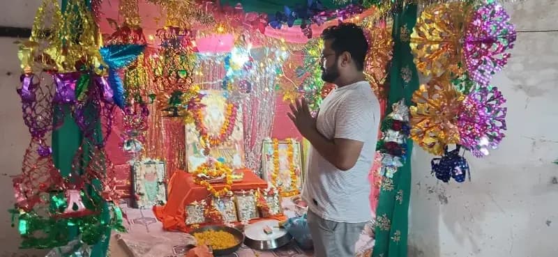 विश्वकर्मा जयंती पर सजी आकर्षक झांकियां