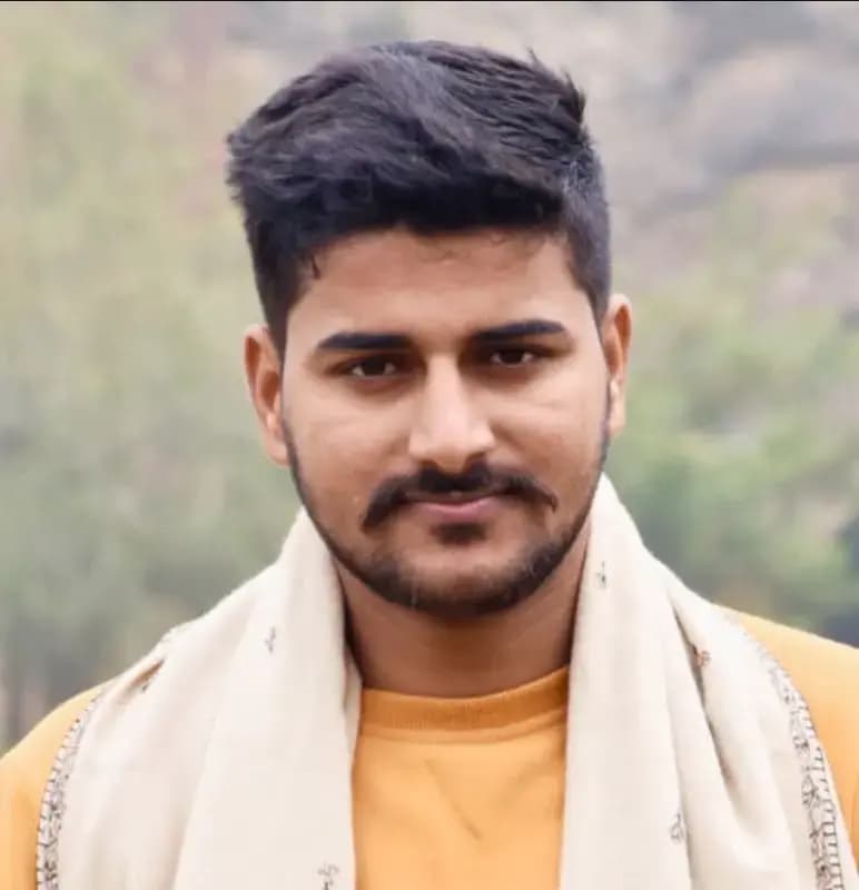 दो बाइक की आमने-सामने की टक्कर, युवक की मौत; बहन समेत दो घायल