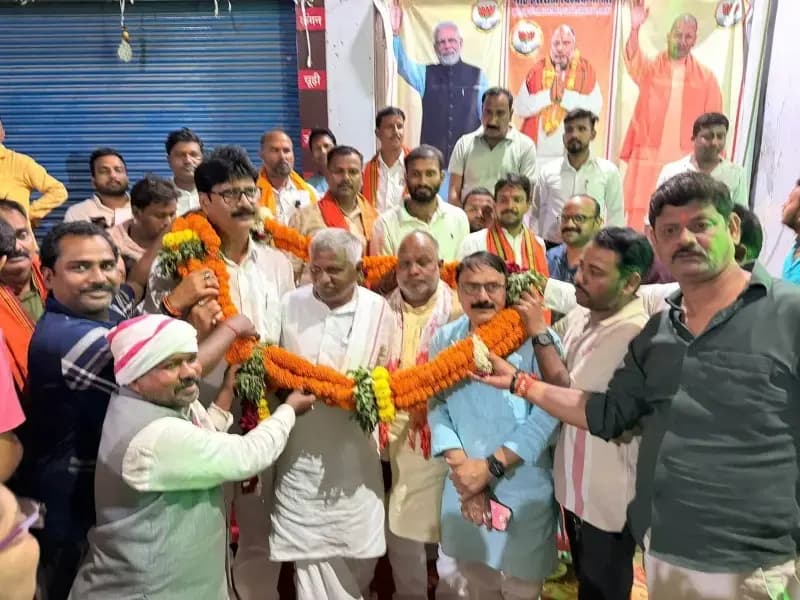 दिवंगत पूर्व विधायक राजेश बहेलिया के परिजनों से मिले राज्यमंत्री हंसराज विश्वकर्मा*