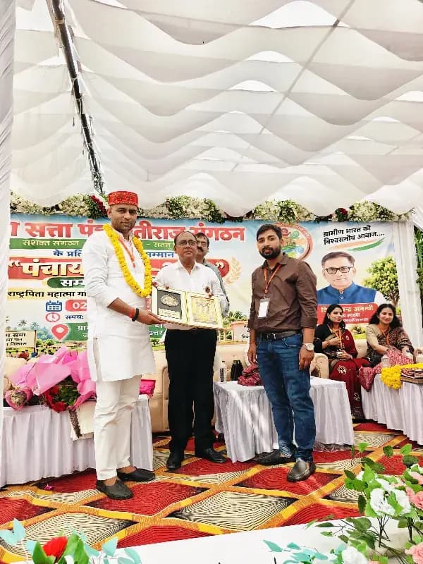 गांधी जयंती पर आशुतोष सिंह "मंटू " को पंचायत रत्न सम्मान से किया गया सम्मानित, सम्मान धानापुर की माटी को समर्पित