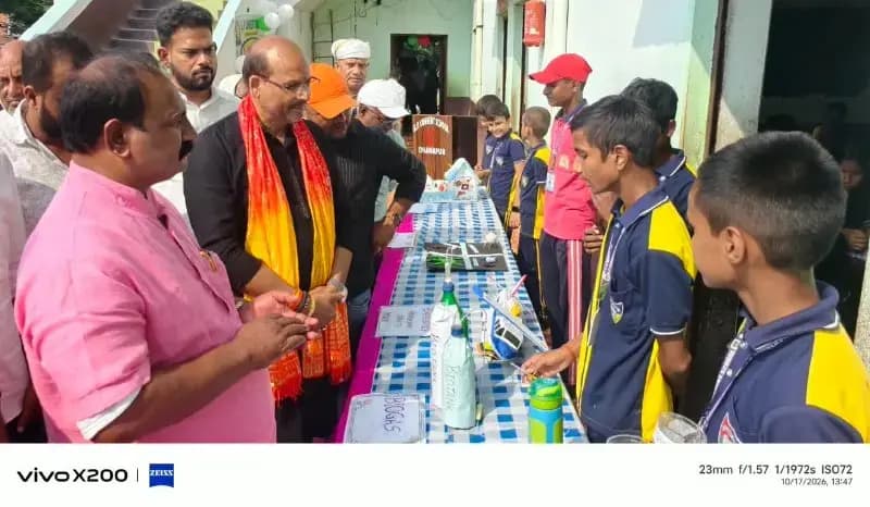 आरपी कॉन्वेंट स्कूल की विज्ञान प्रदर्शनी में बच्चों ने दिखाई प्रतिभा, ब्लॉक प्रमुख ने किया उत्साहवर्धन