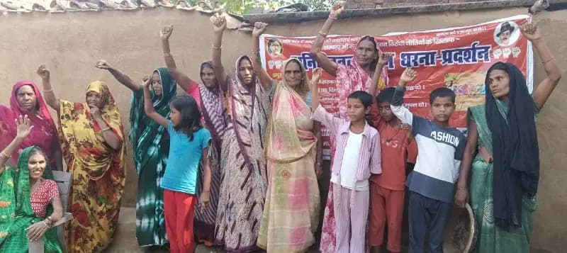 बड़ौरा में 12 सूत्रीय मांगों को लेकर पांचवें दिन भी धरना जारी, ग्रामीणों ने दी अनशन की चेतावनी