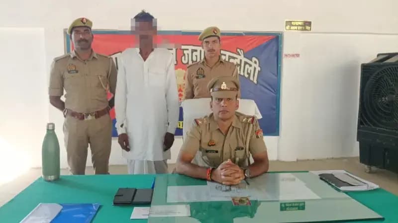 छप्पर में क्रूरतापूर्वक बांधकर रखे गए दो गोवंश बरामद, एक गिरफ्तार